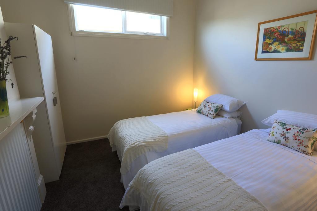 @ The Beach & Not Quite @ The Beach Holiday Cottages - Stanley Room photo