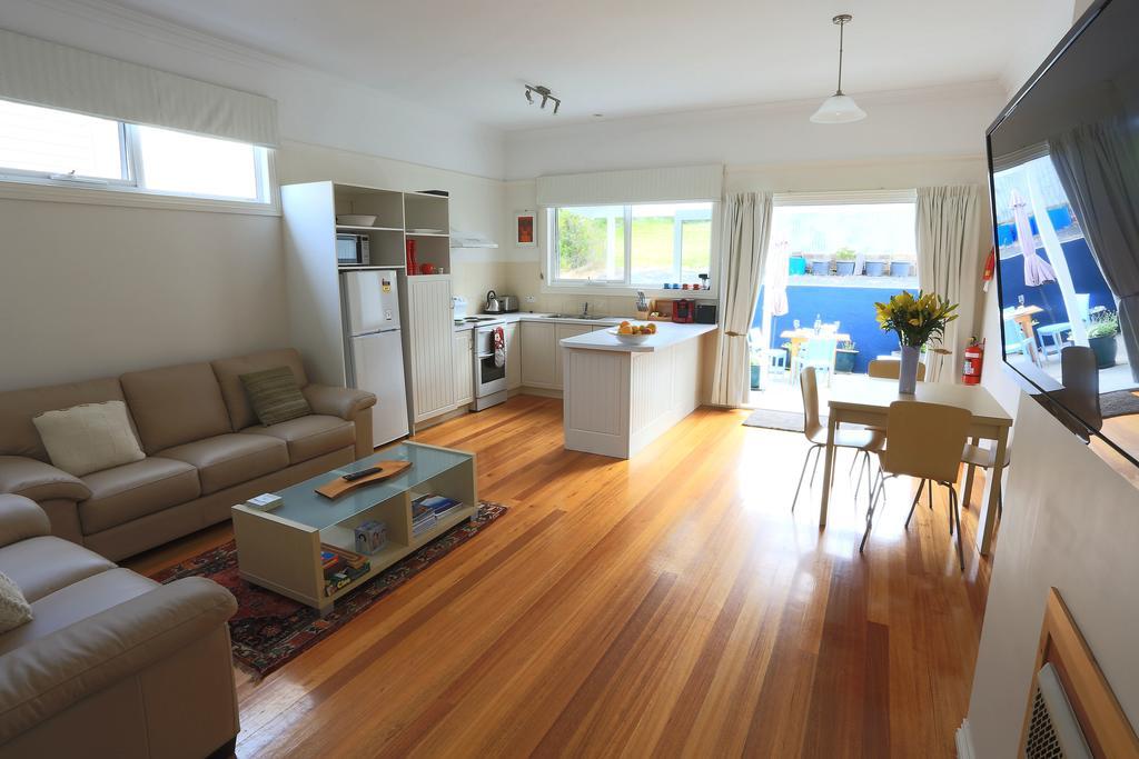@ The Beach & Not Quite @ The Beach Holiday Cottages - Stanley Room photo