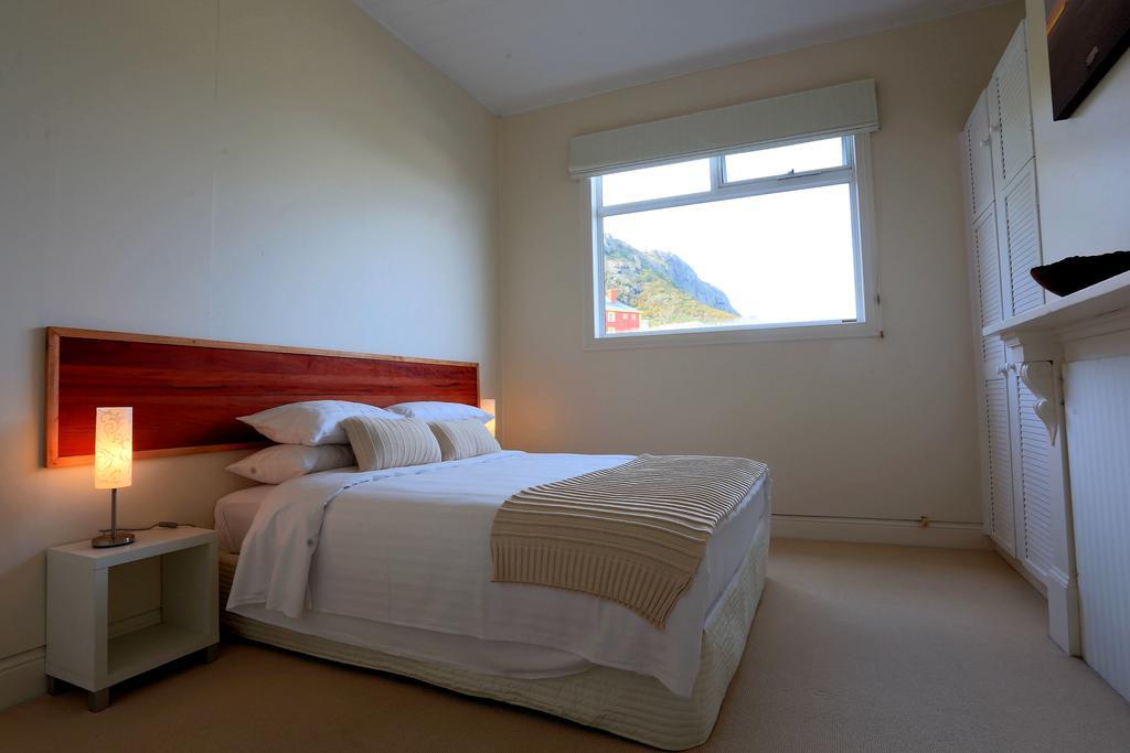 @ The Beach & Not Quite @ The Beach Holiday Cottages - Stanley Room photo