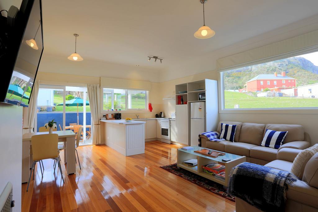 @ The Beach & Not Quite @ The Beach Holiday Cottages - Stanley Room photo