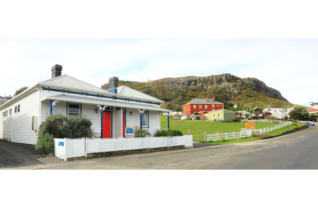 @ The Beach & Not Quite @ The Beach Holiday Cottages - Stanley Room photo