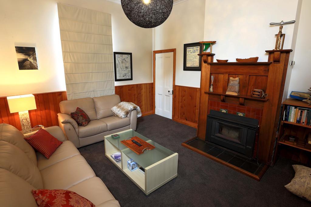 @ The Beach & Not Quite @ The Beach Holiday Cottages - Stanley Room photo